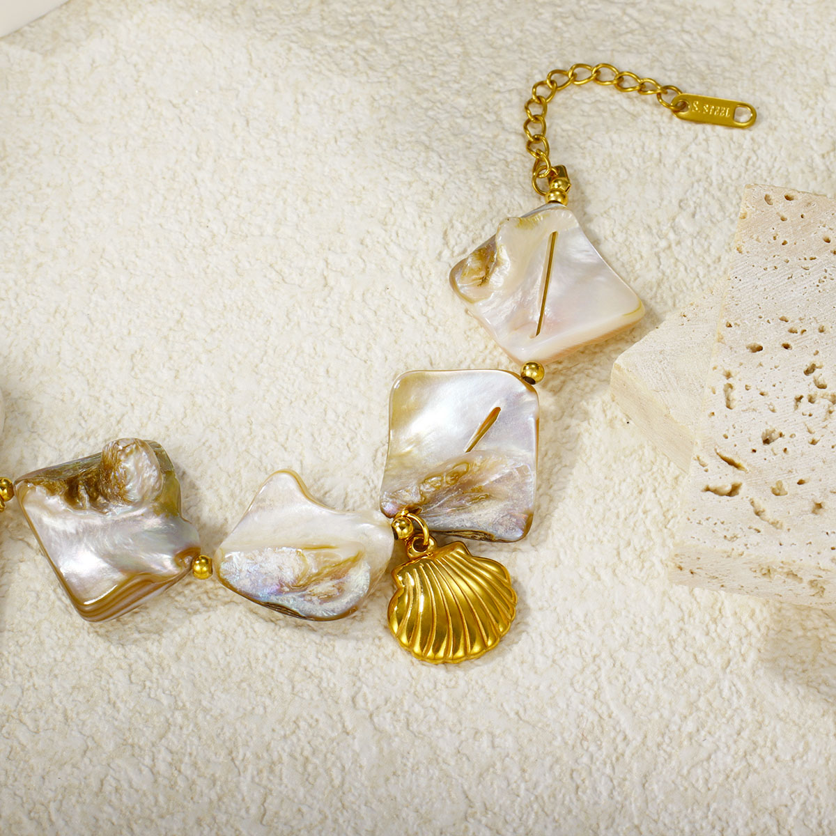 精美时尚的异形贝壳手链